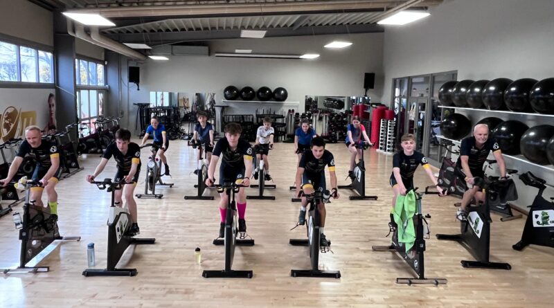 HSV Triathlon Nachwuchs mit Indoor Cycling in die  Saison